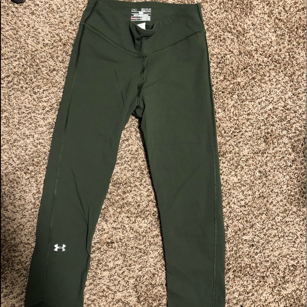 Under Armour cropped leggings with a back pocket